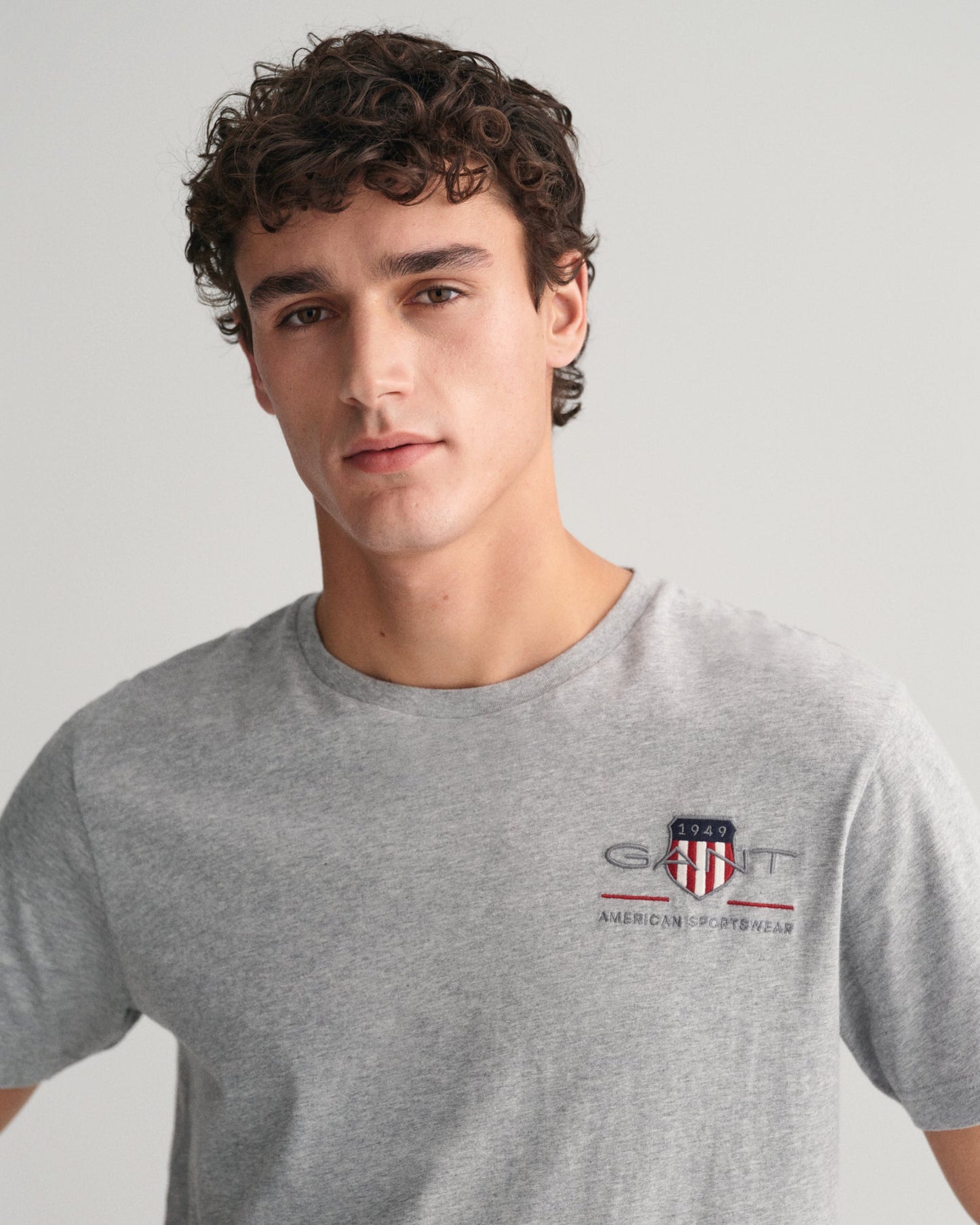 T-shirt brodé Archive Shield pour homme - Gris chiné 