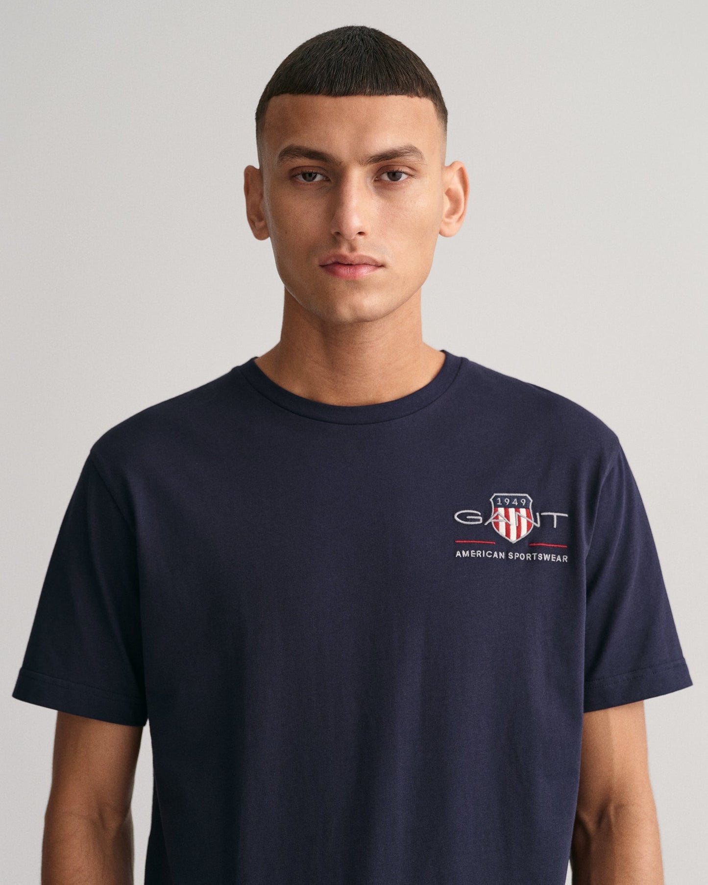 T-shirt homme brodé Archive Shield - BLEU SOIR 