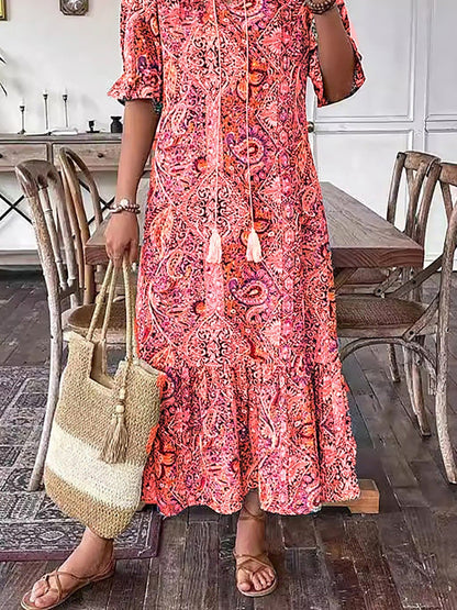 Robe tunique longue style bohème à imprimé cachemire et col noué avec pompons - Style vacances élégant avec cordon de serrage, ourlet à volants et imprimé aléatoire 